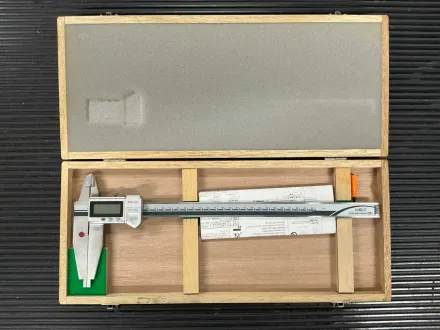 Mitutoyo Digital Bremssattel 0-300 mm mit Holzgehäuse – RESALE