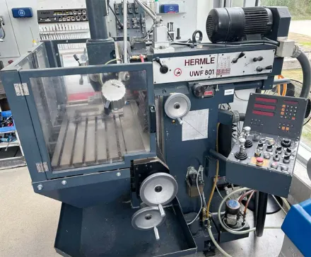Hermle UWF 801 CNC Universal Fräs- und Bohrmaschine – RESALE