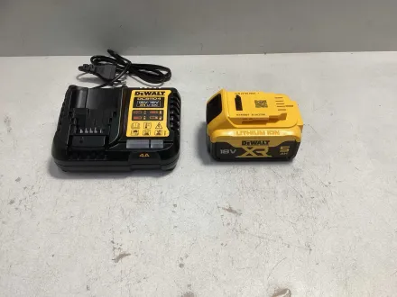 DeWalt-Batterie 18V 5Ah + Ladegerät DCB1104 – RESALE