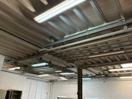 Oberleitungsförderband mit pneumatischen Schaltern / ca. 70 m – 9 pneumatische Schalter – 28 Aufhäng – RESALE