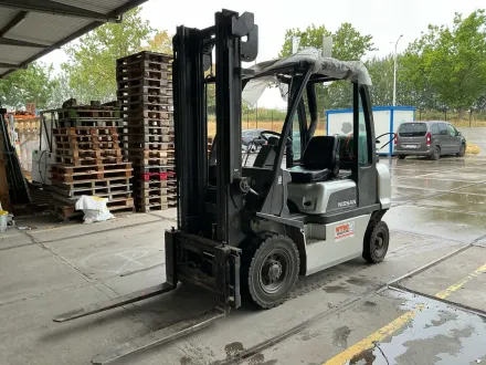 Nissan UD02A25PQ Gabelstapler 2005 – RESALE
