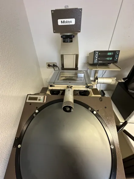 Mitutoyo gebr. Profilprojektor PV 500 _IntNr231045 – RESALE