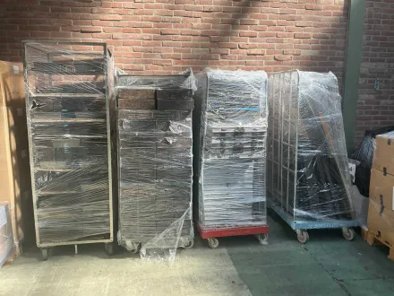 Backformen und Zubehör aus dem Behälter (4x) – RESALE