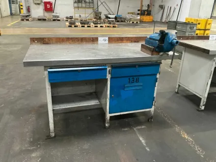 Werkbank mit Schraubstock – RESALE