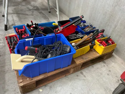 Charge von Handwerkzeugen – RESALE