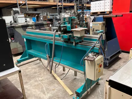 2000 Select Machinebouw B.V. 35500 Fittings Fräsmaschine – RESALE