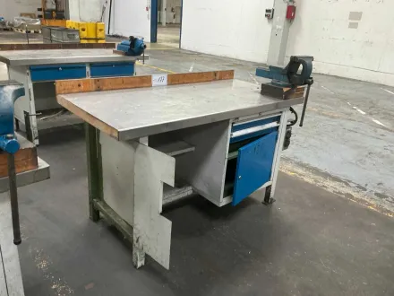 Werkbank mit Schraubstock – RESALE