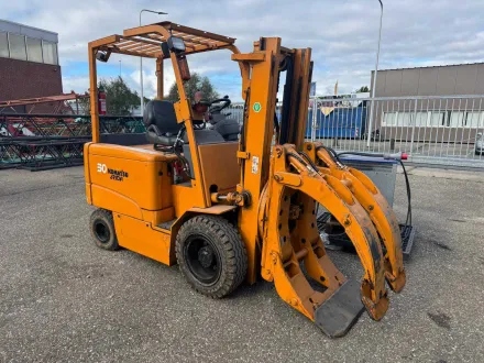 Komatsu FB30EX-8 3000KG Gabelstapler mit Klemme und Rotator – RESALE