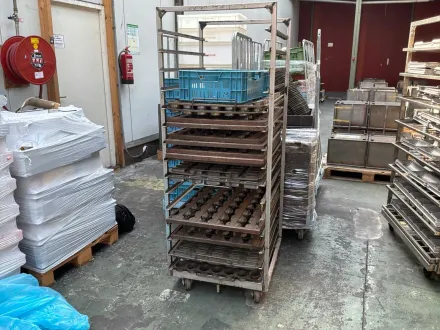 Verschiedene Backformen 5x Wagen – RESALE