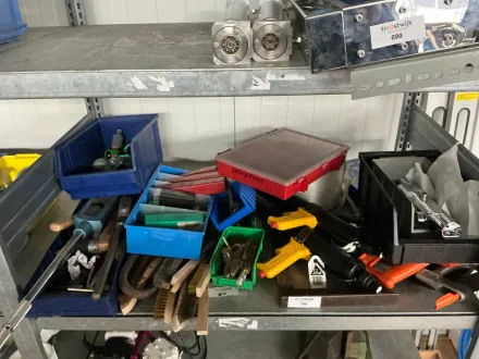Verschiedene Handwerkzeuge – RESALE
