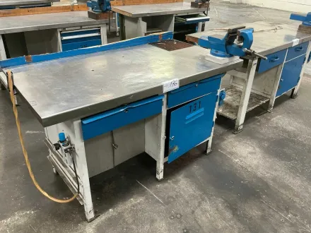 Werkbank mit Schraubstock – RESALE