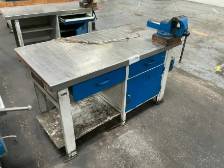 Werkbank mit Schraubstock – RESALE