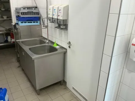 Gastro-Doppelspüle aus Edelstahl. – RESALE