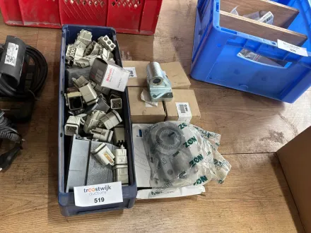 Verschiedene Steckverbinder – RESALE