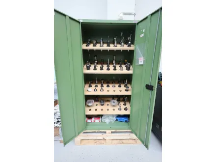 Cabinet with tools – RESALE