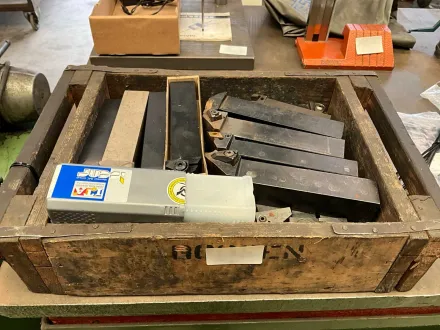 Verschiedene Drehmeißel – RESALE