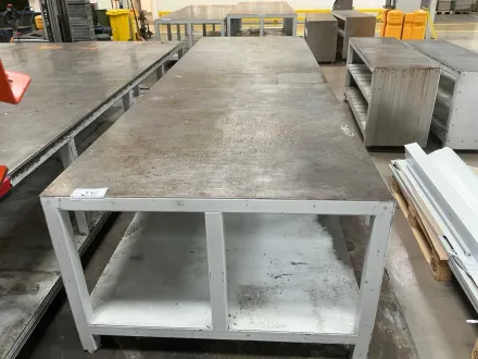 Industrie-Arbeitstisch / Montagetisch, Stahlkonstruktion – RESALE