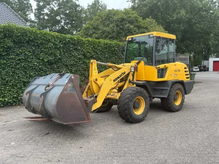 2001 Komatsu WA75-3 Schaufel – RESALE