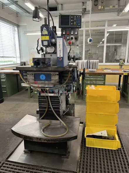 Intos Žebrák FN 20 Universalfräsmaschine – RESALE