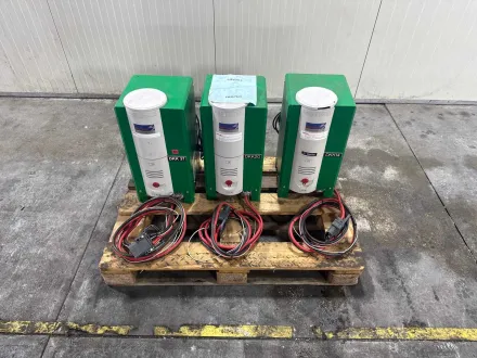 2015 Hoppecke Trak Grundbatterie-Ladegerät (3x) – RESALE