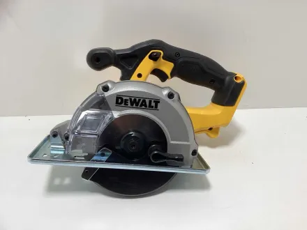 DeWALT DCS373NT 18V XR Batterie-Metallkreissäge – 140mm – 3700 U/min – RESALE