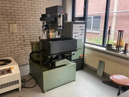 AEG-ELOTHERM ELBOMAT 111S Stempelsenkende EDM-Maschine – RESALE