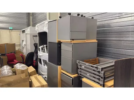 Schreibtische, Bürostühle, Stauraum – RESALE