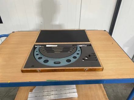 Mitutoyo 200-300mm Außenmikrometer – RESALE