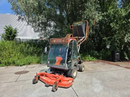 2008 KUBOTA F2880 4X4 PROFESSIONELLER FRONTMÄHER MIT SAMMLER UND HÖHENENTLADER – RESALE