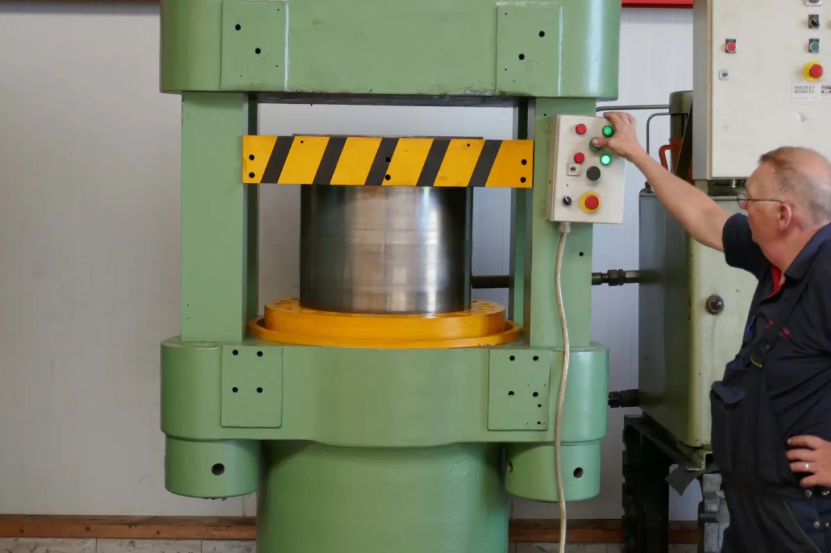 MAKEY BOWLEY EUROPRESS 1000