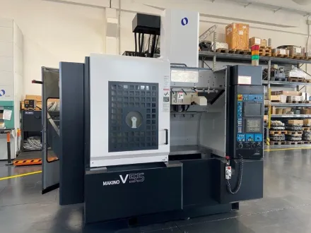 Makino V55 - A 40 Vertikal-Bearbeitungszentrum – RESALE