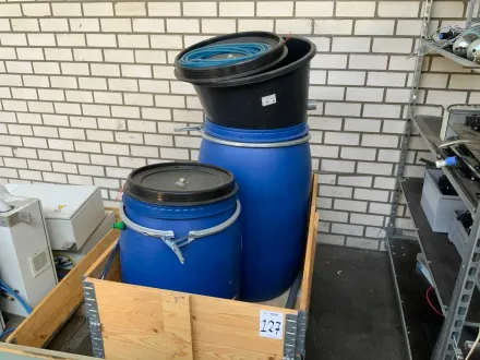 Kunststofffässer und Wanne – RESALE