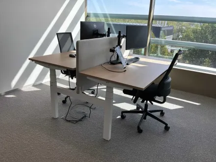 Eurodesk Duo elektrischer höhenverstellbarer Schreibtisch – RESALE