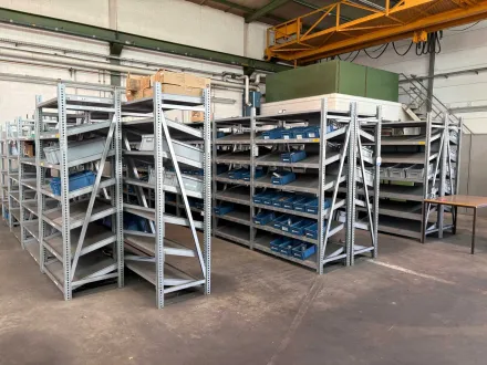 CBRE  Posten Werkstattregale mit Inhalt – RESALE