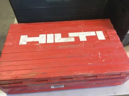 Hilton Werkzeugkoffer (4x) – RESALE