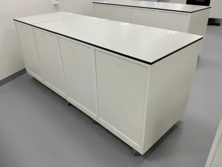 Modularer Mobiler Laborschrank (4x) – RESALE