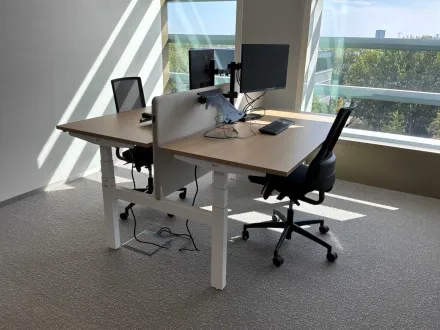 Eurodesk Duo elektrischer höhenverstellbarer Schreibtisch – RESALE