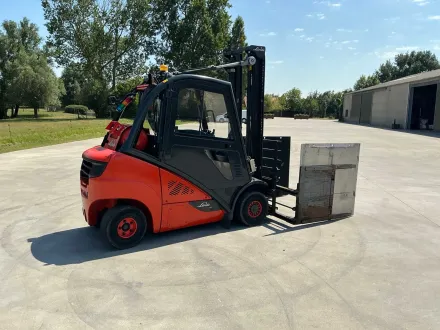 2019 Linde H25T Gabelstapler mit Kaup-Klemme – RESALE