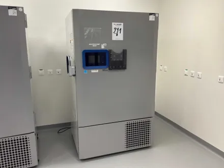 Thermowissenschaftlicher TSX70086V ULT Labor-Gefrierschrank – RESALE
