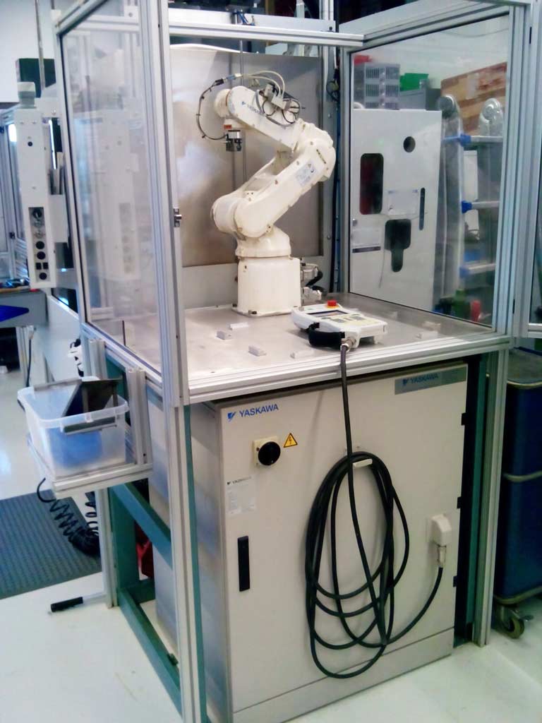 Yaskawa YR-MH00005-E00 Roboterzelle