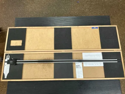 Großer TESA Digitalschieber 0–1000 mm mit Gehäuse – RESALE