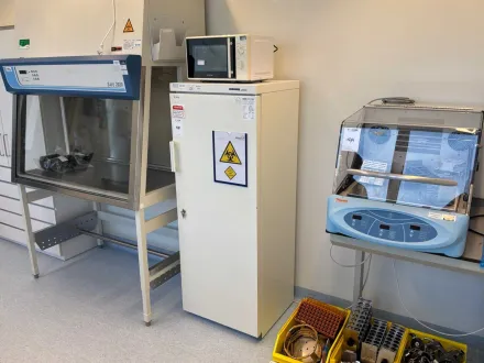 Laborkühlschrank und Mikrowelle – RESALE