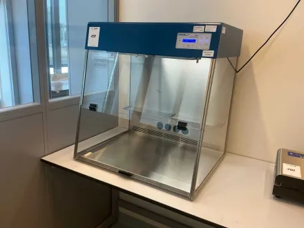 VWR Hepa PCR Workstation – RESALE