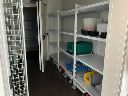 Verschiedene Kühlkammerregale – RESALE