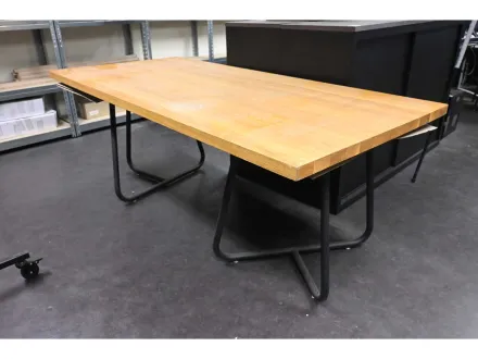 Design-Konferenztisch – RESALE