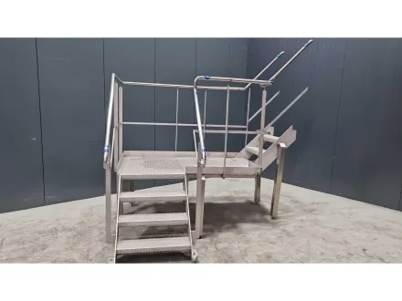 Edelstahlplattform mit Treppen – RESALE