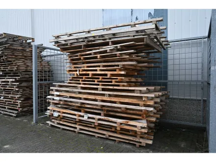 Holz-Maschinenpalette (70x) – RESALE
