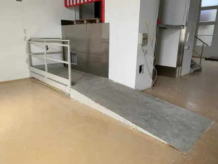 ESKA X0215 ESKA X0215 Scherenhubbühne mit Auffahrrampe 2 t elektrisch – RESALE