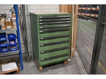 Lista 9-teiliges Schubladenschrank mit SKF-Lagern, Edelstahlbefestigungen und Festo-Materialien – RESALE
