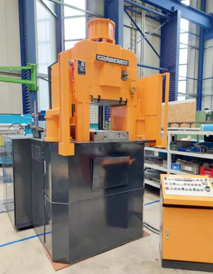 Gräbener GK600 Kniehebelpresse – RESALE